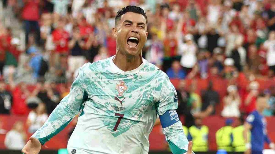 Portugal's forward #07 Cristiano Ronaldo celebrates after scoring his team's first goal from the penalty spot during the 2026 World Cup round of 32 football match between Portugal and Croatia at the Toronto Stadium in Toronto on July 2, 2026.  (Photo by Cole Burston / AFP)