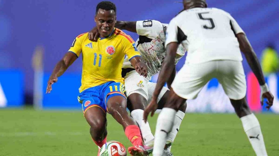 Colombia's Jhon Arias, left, is challenged by Ghana's Caleb Yirenkyi during the World Cup round of 32 soccer match between Colombia and Ghana in Kansas City, Mo., Friday, July 3, 2026. (AP Photo/Jeff Roberson)