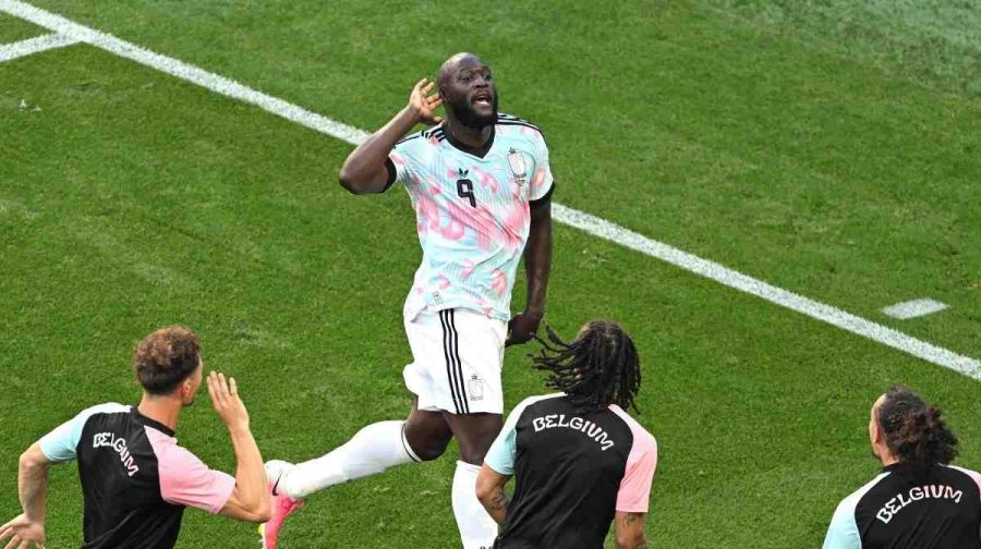 SEATTLE, WASHINGTON - JULY 06: Romelu Lukaku #9 of Belgium celebrates with teammates after scoring the team's fourth goal during the FIFA World Cup 2026 Round of 16 match between USA and Belgium at Seattle Stadium on July 06, 2026 in Seattle, Washington.   David Ramos/Getty Images/AFP (Photo by David Ramos / GETTY IMAGES NORTH AMERICA / Getty Images via AFP)
