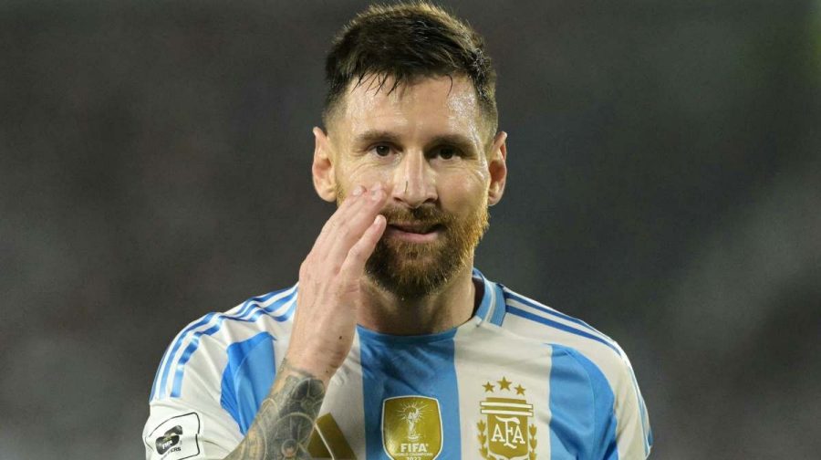 Argentina's forward #10 Lionel Messi gestures during the 2026 FIFA World Cup South American qualifiers football match between Argentina and Bolivia at the Mas Monumental stadium in Buenos Aires on October 15, 2024. (Photo by JUAN MABROMATA / AFP)