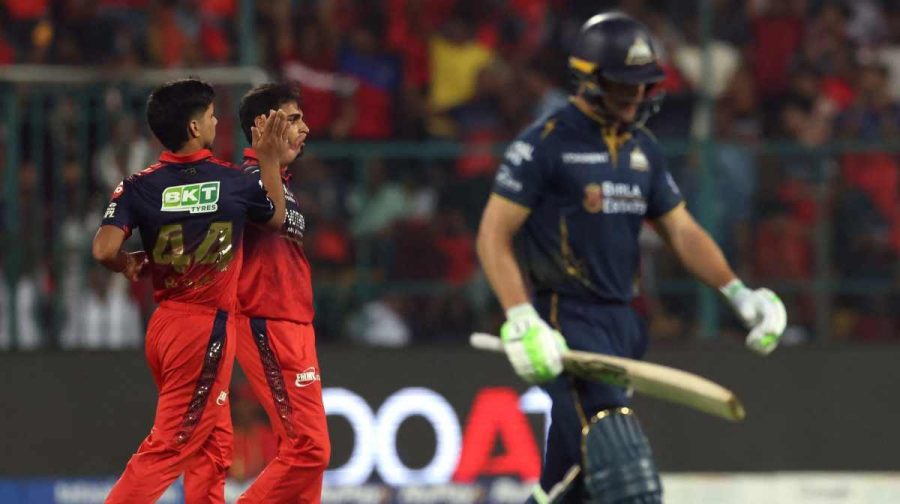 Cricket - Indian Premier League - IPL - Royal Challengers Bengaluru v Gujarat Titans - M. Chinnaswamy Stadium, Bengaluru, India - April 24, 2026
Gujarat Titans' Jos Buttler walks after losing his wicket, caught by Royal Challengers Bengaluru's Josh Hazlewood off the bowling of Bhuvneshwar Kumar REUTERS/Priyanshu Singh
