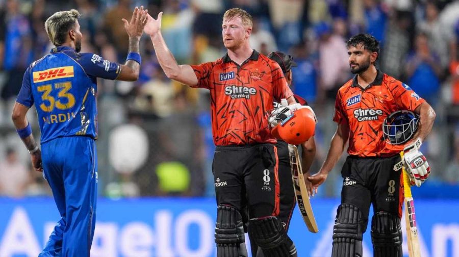 Mumbai: Sunrisers Hyderabad's Heinrich Klaasen interacts with Mumbai Indians' captain Hardik Pandya, left, after his team's win during an Indian Premier League (IPL) 2026 T20 cricket match between Mumbai Indians and Sunrisers Hyderabad, in Mumbai, Maharashtra, Wednesday, April 29, 2026. (PTI Photo/Kunal Patil)(PTI04_29_2026_000554A)