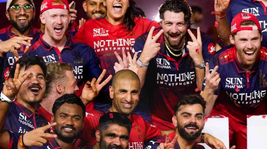 Ahmedabad: Royal Challengers Bengaluru's captain Rajat Patidar, Virat Kohli, Tim David, Director of Cricket Mo Babat and others celebrate with the tournament trophy during the presentation ceremony after winning the Indian Premier League (IPL) 2026 title, in Ahmedabad, Gujarat, late Sunday, May 31, 2026. (PTI Photo/Ravi Choudhary) (PTI06_01_2026_000071A) *** Local Caption *** 
