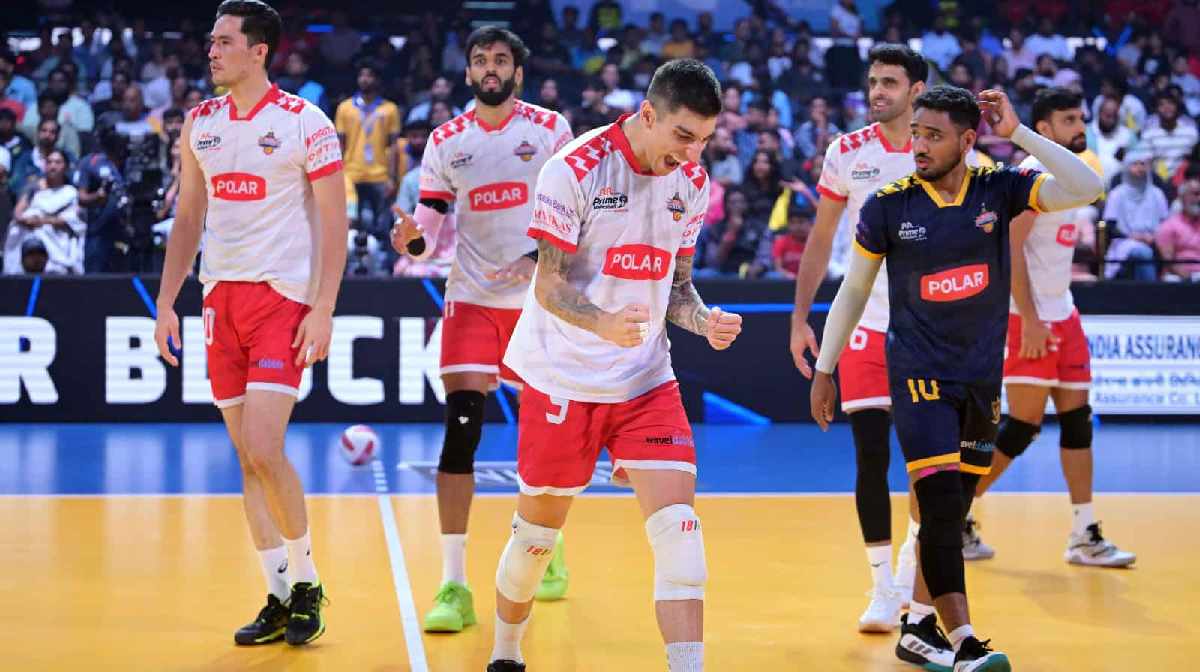 kolkata-thunderbolts-chennai-blitz-volleyball