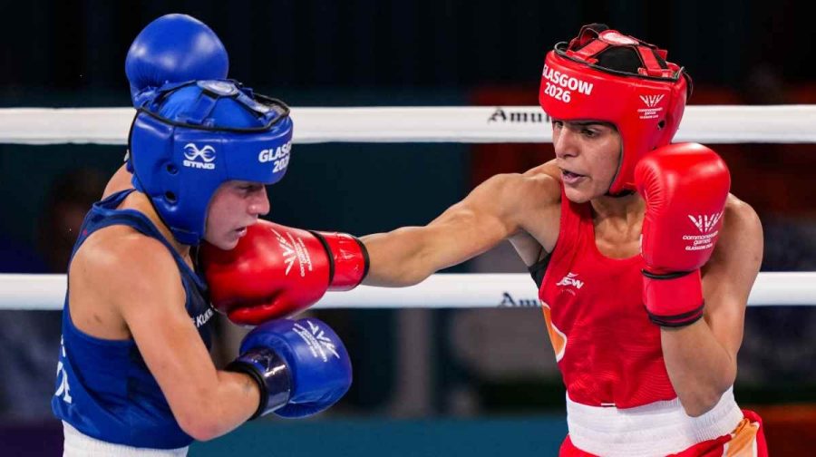 Glasgow: India's Sakshi Chaudhary, in red, competes against England's Ruby White during the women's 51kg final boxing bout at the 23rd Commonwealth Games (CWG), in Glasgow, Scotland, Saturday, Aug. 1, 2026. Chaudhary bagged the gold medal in the event. (PTI Photo/Ravi Choudhary) (PTI08_01_2026_000560B) *** Local Caption *** 
