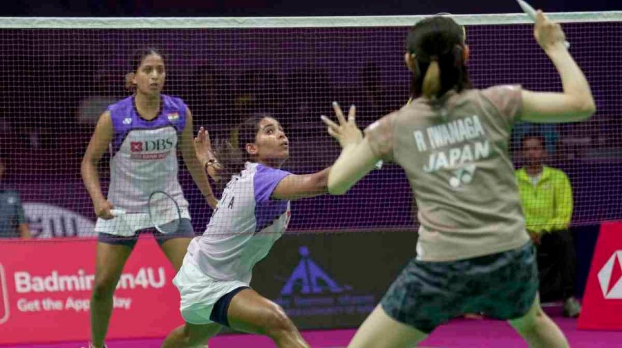 New Delhi: India s Treesa Jolly, centre, and Gayatri Gopichand Pullela, left, compete against Japan s Rin Iwanaga, right, and Kie Nakanishi, unseen, in the women s doubles badminton match during the BWF World Championships, at IGI Stadium in New Delhi, Thursday, Aug. 20, 2026. (PTI Photo/Karma Bhutia)(PTI08_20_2026_000112A)