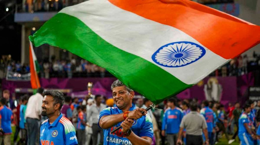 Navi Mumbai: India s coach Amol Muzumdar waves the Indian tricolour after the team won the ICC Women's World Cup 2025, at the DY Patil Stadium, in Navi Mumbai, early Monday, Nov. 3, 2025. (PTI Photo/Kunal Patil) (PTI11_03_2025_000086B)