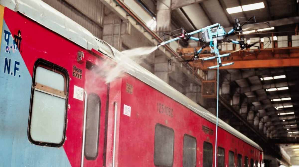 cleaning-trains-using-drones