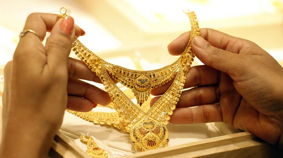 gold-ornaments gold-ornaments