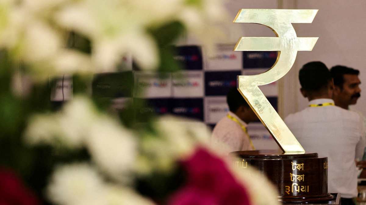 rupee-hit-all-time-low