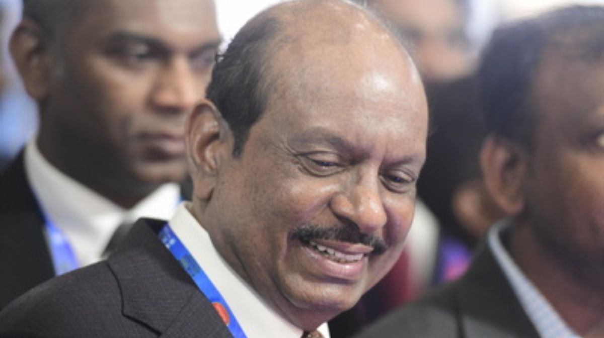 ഹോമിയോയെയും ആയുര്‍വേദത്തെയും തഴഞ്ഞതെന്തിന്? സര്‍ക്കാരിനെതിരെ ഡോ. ബിജു പൊതുജനാരോഗ്യ നിയമത്തിൽ കാലാനുസൃത മാറ്റങ്ങള്‍ വരുത്തി വ്യവസ്ഥ രൂപീകരിക്കാനായി രൂപീകരിച്ച ആരോഗ്യ വകുപ്പിന്‍റെ പ്രത്യേക സമിതിയില്‍ നിന്ന് ഹോമിയോ, ആയുര്‍വേദം എന്നിവയെ തഴഞ്ഞതിനെതിരെ - 1