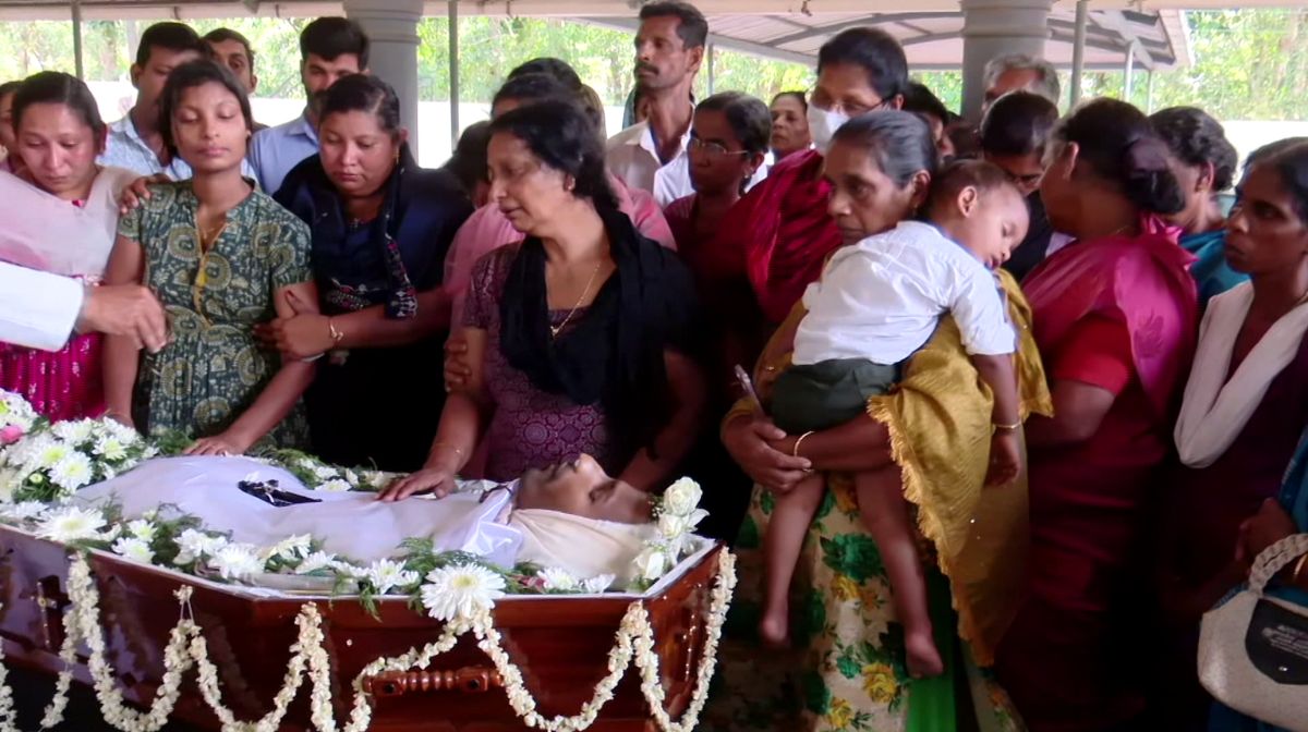 ഹോമിയോയെയും ആയുര്‍വേദത്തെയും തഴഞ്ഞതെന്തിന്? സര്‍ക്കാരിനെതിരെ ഡോ. ബിജു പൊതുജനാരോഗ്യ നിയമത്തിൽ കാലാനുസൃത മാറ്റങ്ങള്‍ വരുത്തി വ്യവസ്ഥ രൂപീകരിക്കാനായി രൂപീകരിച്ച ആരോഗ്യ വകുപ്പിന്‍റെ പ്രത്യേക സമിതിയില്‍ നിന്ന് ഹോമിയോ, ആയുര്‍വേദം എന്നിവയെ തഴഞ്ഞതിനെതിരെ - 1