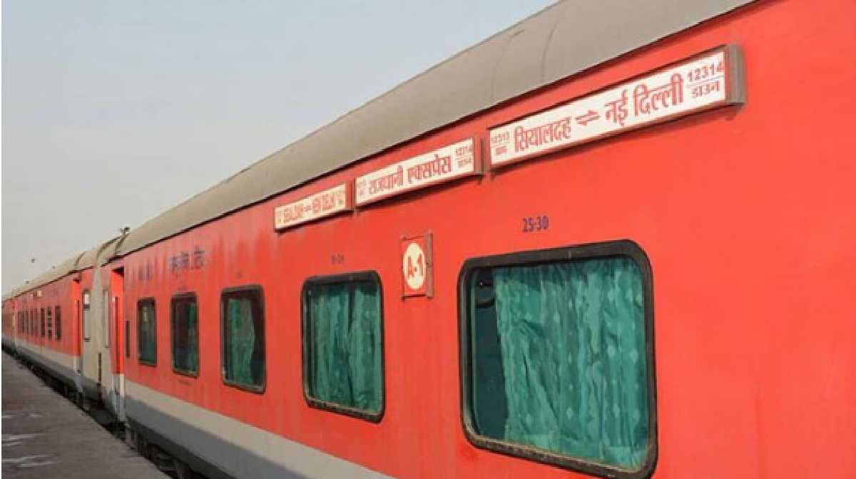 indian-railways-offers-free-food-for-travellers-in-delayed-train