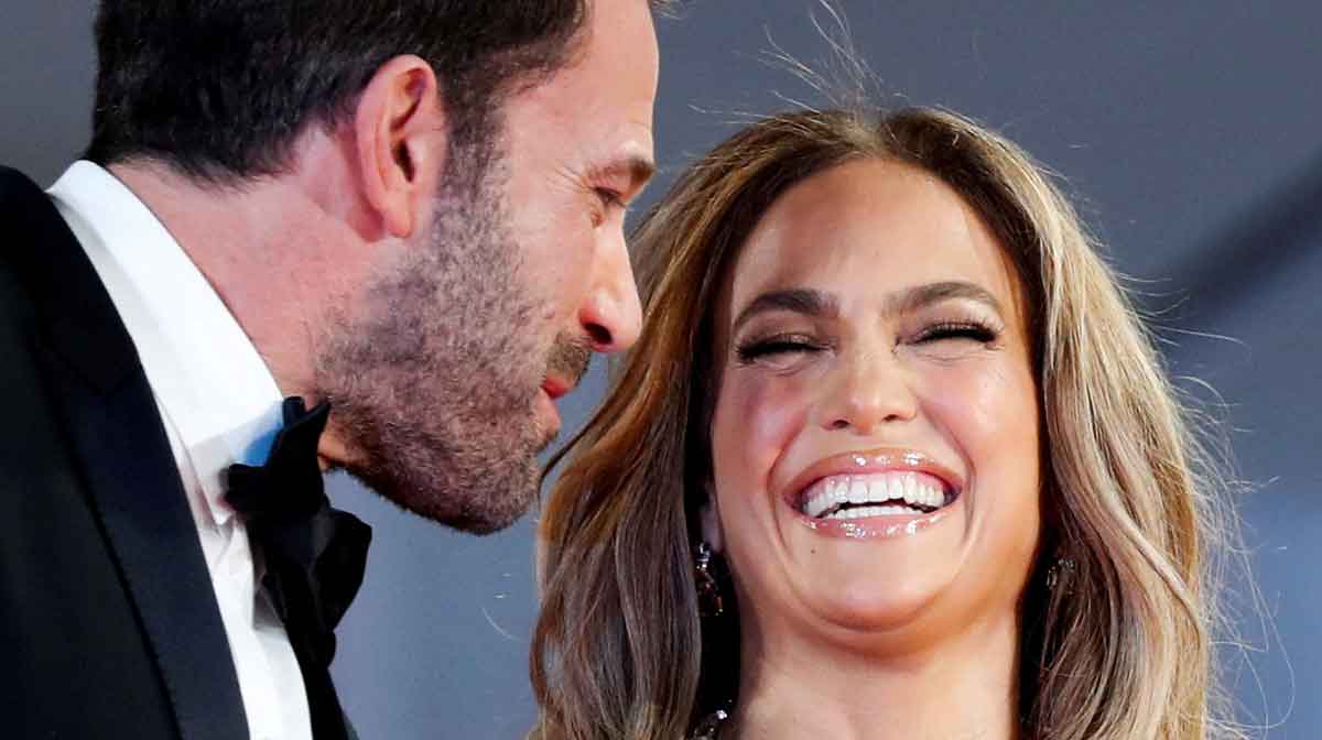 PEOPLE-LOPEZ/AFFLECK