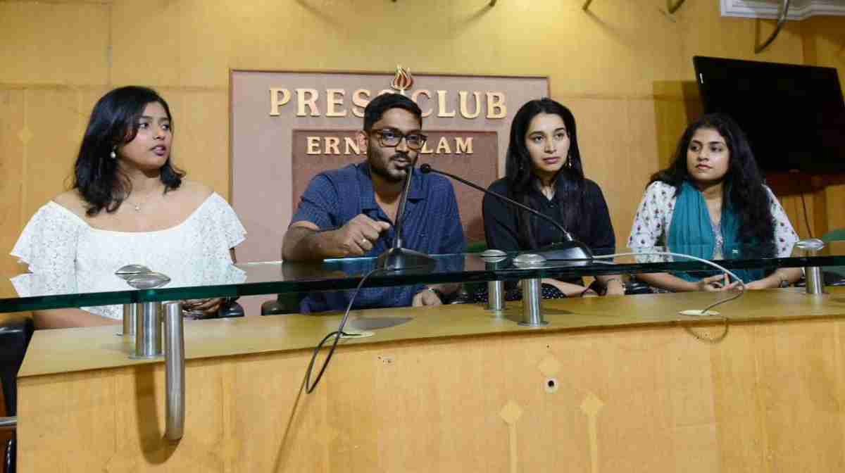 രേഖാ ചിത്രം സിനിമയുടെ വിജയാഘോഷം പങ്കുവെച്ച് സംവിധായന്‍ ജോഫിന്‍ ടി ചാക്കോ, നടിമാരായ മേഘാ തോമസ്, ഭാമ അരുണ്‍, സറിന്‍ ഷിഹാബ്