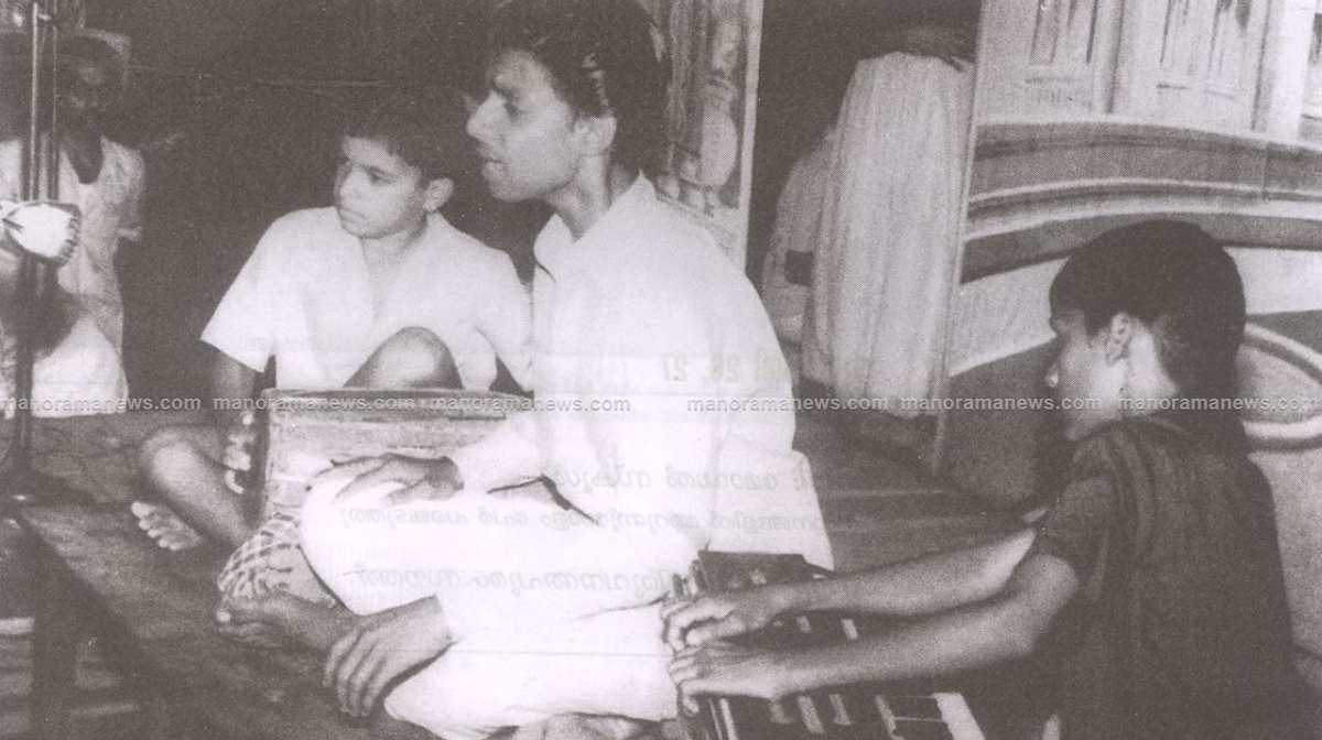 പാടുന്നത് യേശുദാസ്, മൃദംഗം വായിക്കുന്നത് ജയചന്ദ്രന്‍
