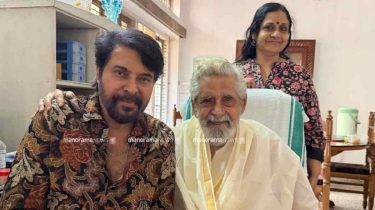 ‘എന്റെ സ്വന്തം സൂപ്പർസ്റ്റാറിനൊപ്പം’; മധുവിന്റെ വീട്ടില്‍ മമ്മൂട്ടിയുടെ സര്‍പ്രൈസ് വിസിറ്റ്