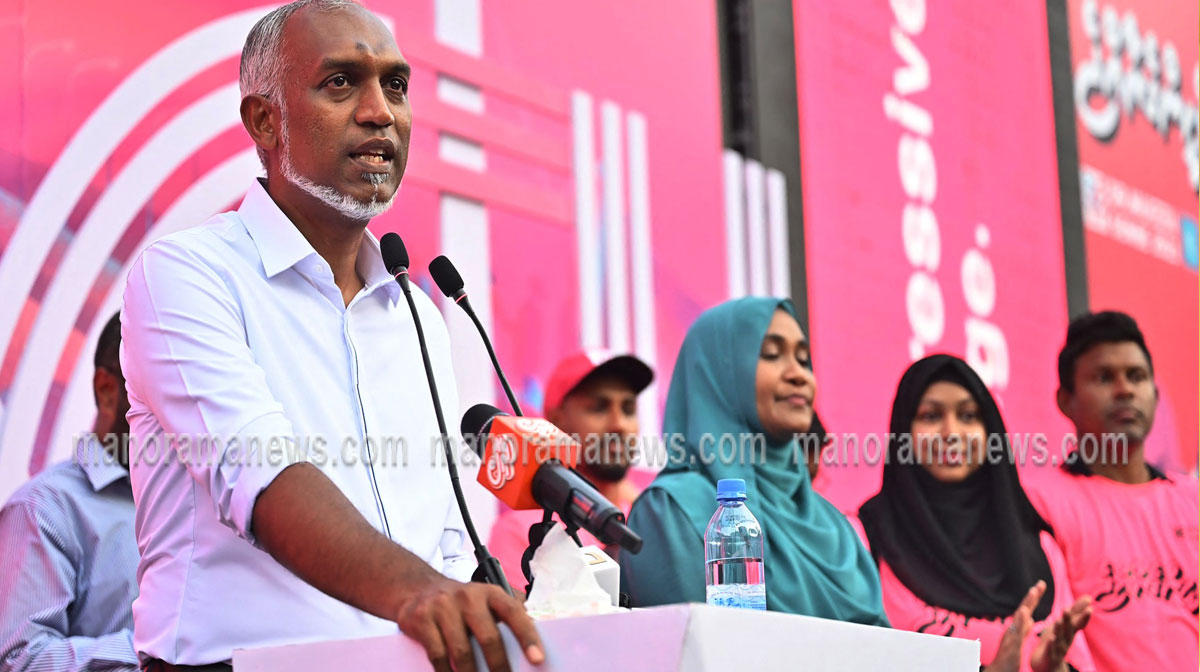 പ്രവര്‍ത്തകര്‍ക്കൊപ്പം മാലദ്വീപ് പ്രസിഡന്റ് മുഹമ്മദ് മുയിസു