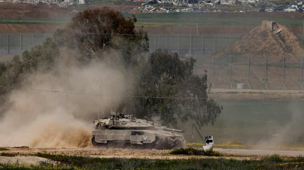 An Israeli tank manoeuvres on the Israeli side of the border between Israel and Gaza, March 18, 2025. REUTERS/Amir Cohen
     TPX IMAGES OF THE DAY     