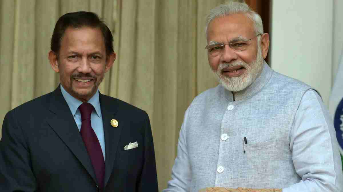 New Delhi: Prime Minister Narendra Modi shakes hands with Sultan of Brunei, Hassanal Bolkiah prior to their bilateral meeting on the sidelines of India-ASEAN commemorative summit at Hyderabad House in New Delhi on Thursday. PTI Photo by Atul Yadav (PTI1_25_2018_00038A)