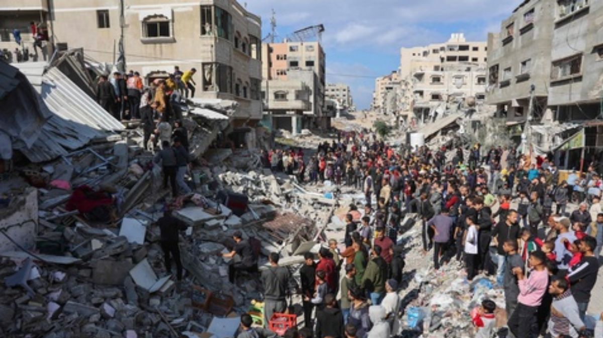 ഹോമിയോയെയും ആയുര്‍വേദത്തെയും തഴഞ്ഞതെന്തിന്? സര്‍ക്കാരിനെതിരെ ഡോ. ബിജു പൊതുജനാരോഗ്യ നിയമത്തിൽ കാലാനുസൃത മാറ്റങ്ങള്‍ വരുത്തി വ്യവസ്ഥ രൂപീകരിക്കാനായി രൂപീകരിച്ച ആരോഗ്യ വകുപ്പിന്‍റെ പ്രത്യേക സമിതിയില്‍ നിന്ന് ഹോമിയോ, ആയുര്‍വേദം എന്നിവയെ തഴഞ്ഞതിനെതിരെ - 1