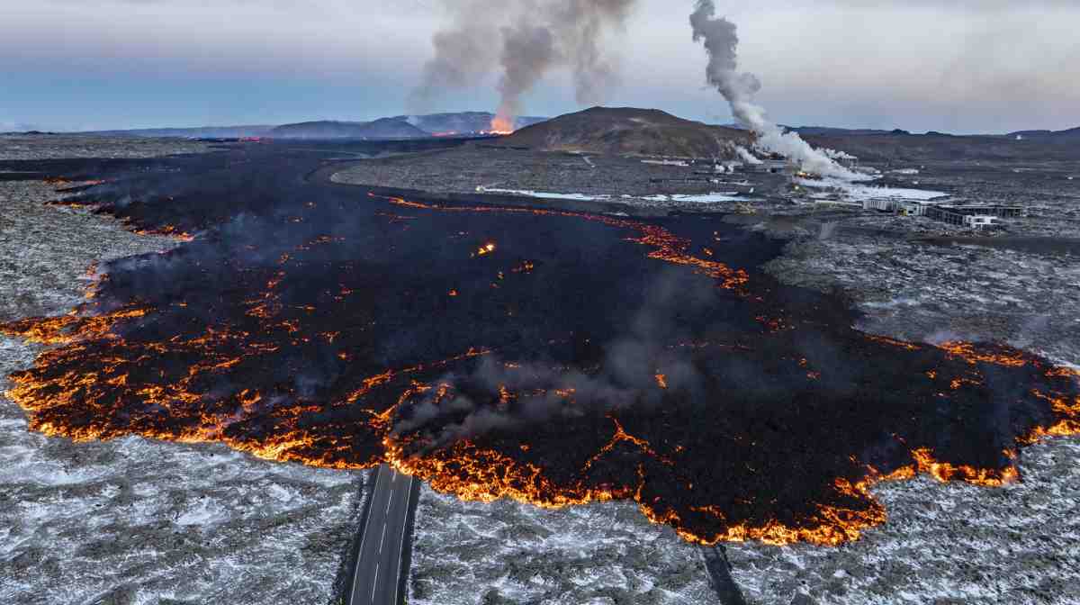 icelandic-volcano-eruption