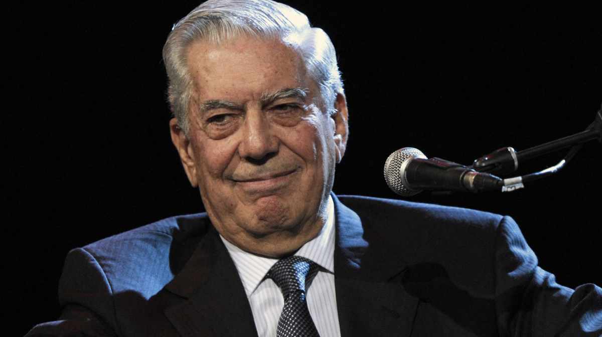 (FILES) Peruvian writer and Nobel Prize for Literature Mario Vargas Llosa smiles during a public interview at Buenos Aires' International Book Fair on April 21, 2011. Peruvian Nobel Prize winner Mario Vargas Llosa died aged 89 on April 13, 2025 in Lima, his family announced. (Photo by Juan MABROMATA / AFP)