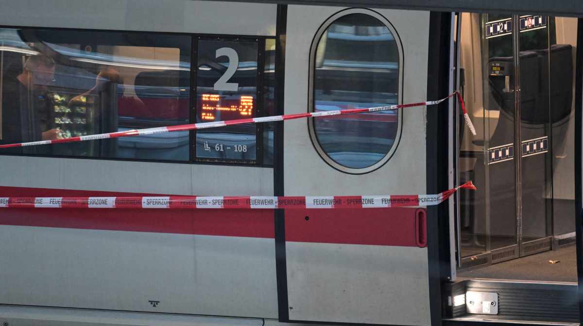Cordon tape is attached to a train at Hamburg's main train station, after several people were injured in a knife attack, in Hamburg, Germany, May 23, 2025. REUTERS/Fabian Bimmer
