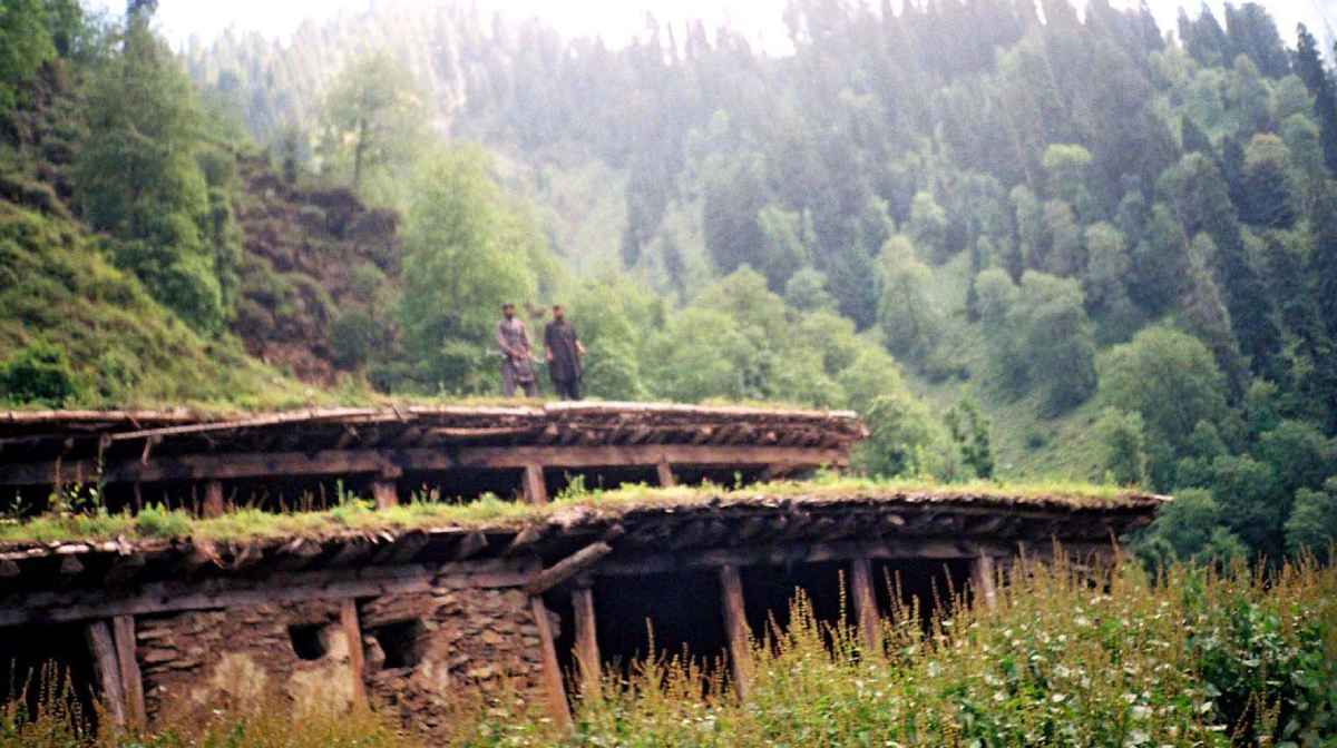 B-94,  MUZAFFARNAGAR 190801 - AUGUST 19, 2005 - MUZAFFARNAGAR:  IMAGES FROM A SEIZED FILM ROLL CONTAINING PICTURES OF SUSPECTED MILITANTS , THEIR HIDEOUTS AND PAK OCCUPIED KASHMIR TRAINING CAMPS DEVELOPED IN A FILM STUDIO IN MUZAFFARNAGAR IN UTTAR PRADESH. PTI PHOTO
