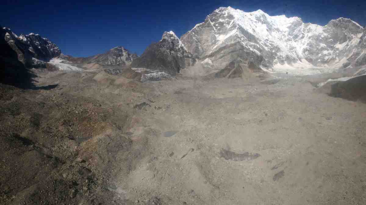 TO GO WITH UN-climate-warming-Himalayas, FEATURE by Claire Cozens

This aerial photograph taken on December 4, 2009 shows a glacier in the Everest region some 140 km (87 miles) northeast of Kathmandu. The Himalayan glaciers provide water for more than a billion people in Asia, but experts say they are melting at an alarming rate, threatening to bring drought to large swathes of the continent within decades.  AFP PHOTO/Prakash MATHEMA