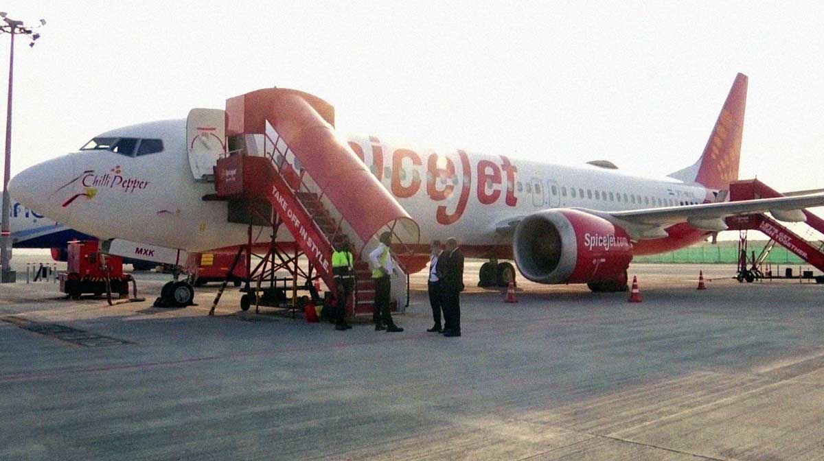 spicejet-flight-makes-emerg