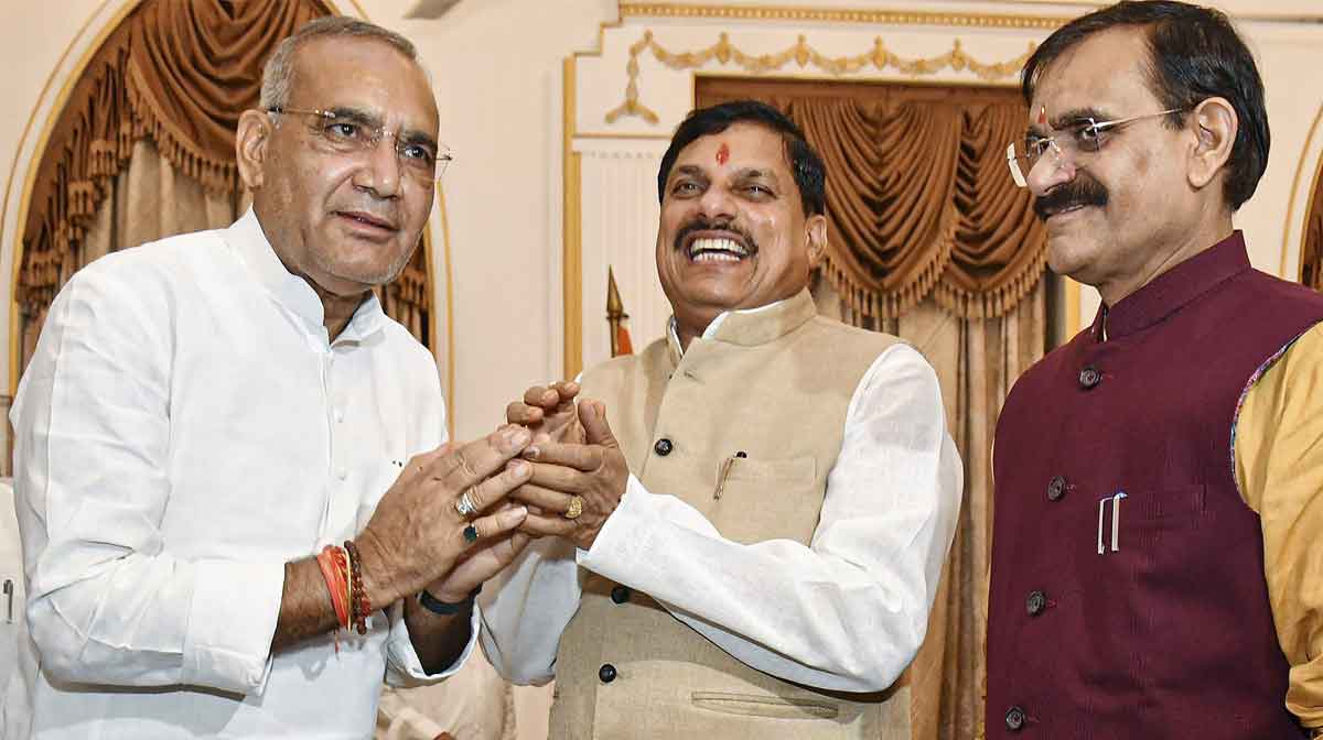 മന്ത്രിയായി സത്യപ്രതിജ്‍ഞ ചെയ്ത രാംനിവാസ് റാവത്ത് മുഖ്യമന്ത്രി  മോഹന്‍ യാദവിനൊപ്പം. 