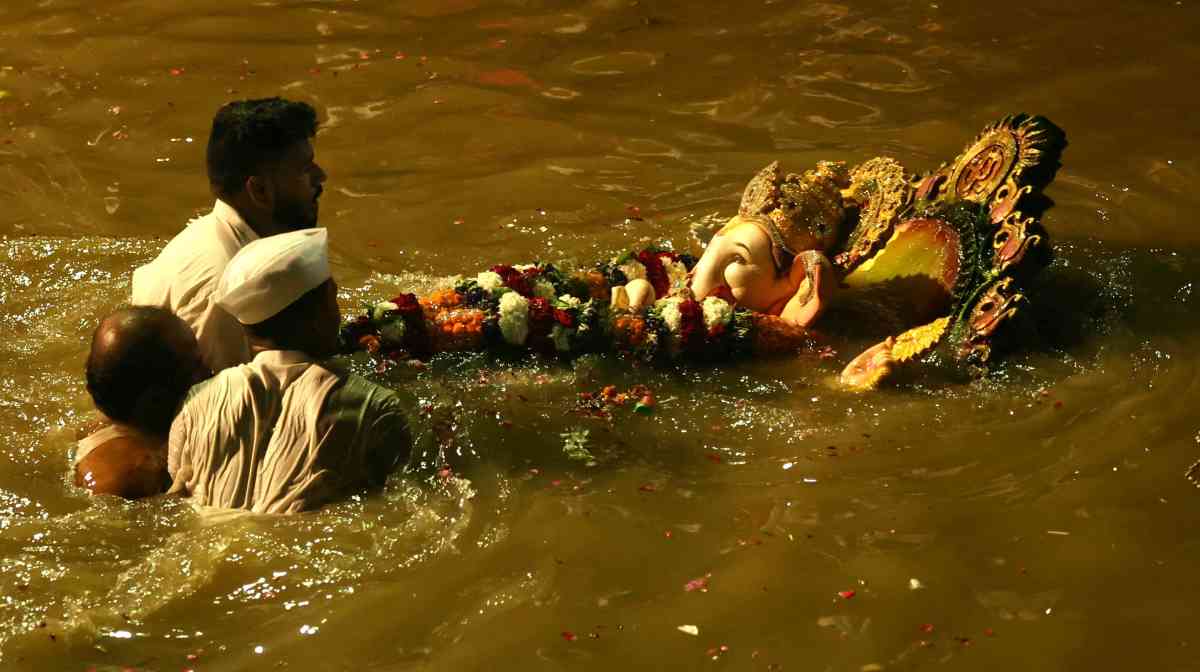 ganesh-idol-immersion-gold-chain ganesh-idol-immersion-gold-chain