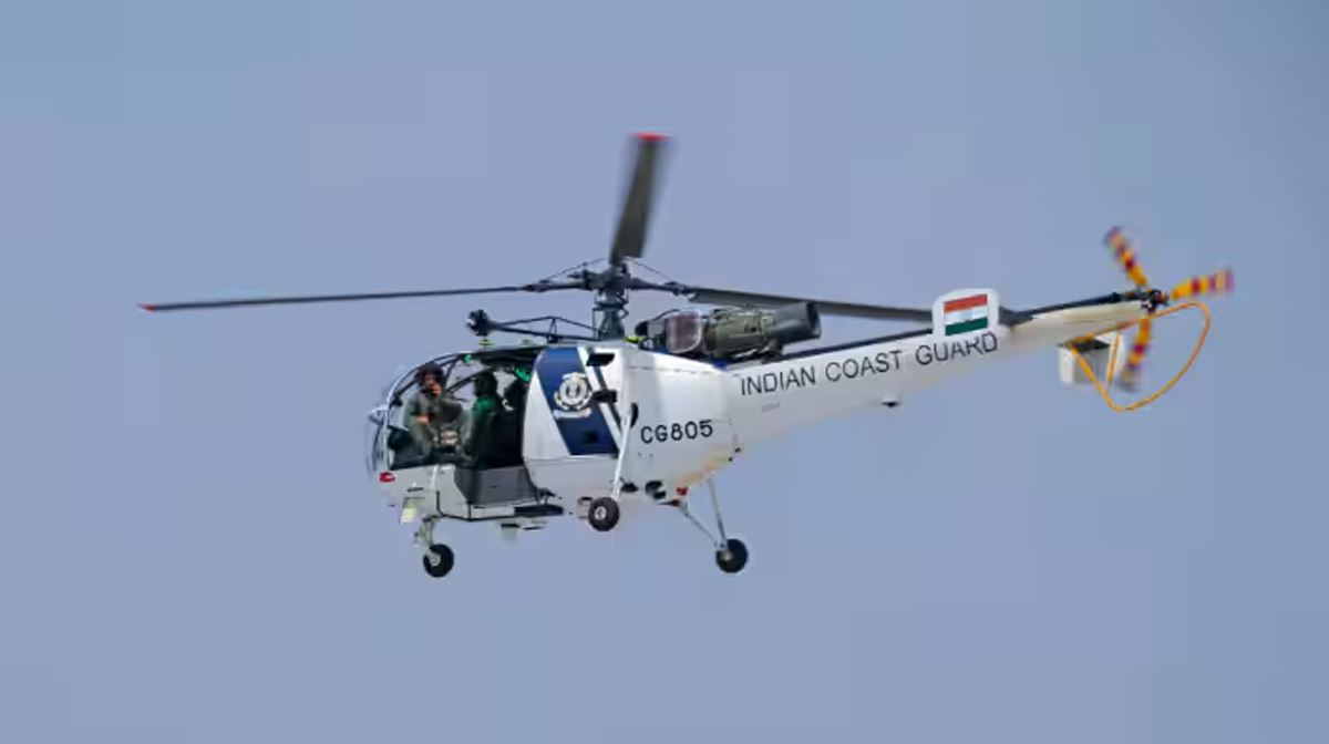 coast-guard-helicopter-02