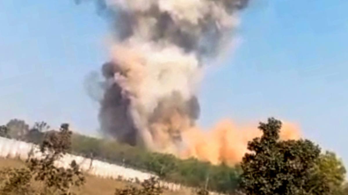 **EDS: SCREENGRAB VIA THIRD PARTY VIDEO** Bhandara: A blast is seen afar at the ordnance factory, in Bhandara district, Maharashtra, Friday, Jan. 24, 2025. (PTI Photo) (PTI01_24_2025_000104B)
