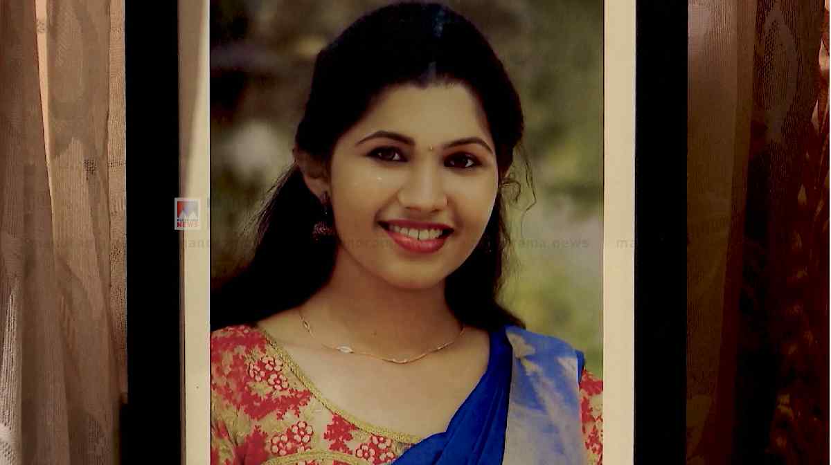 mishel-shaji