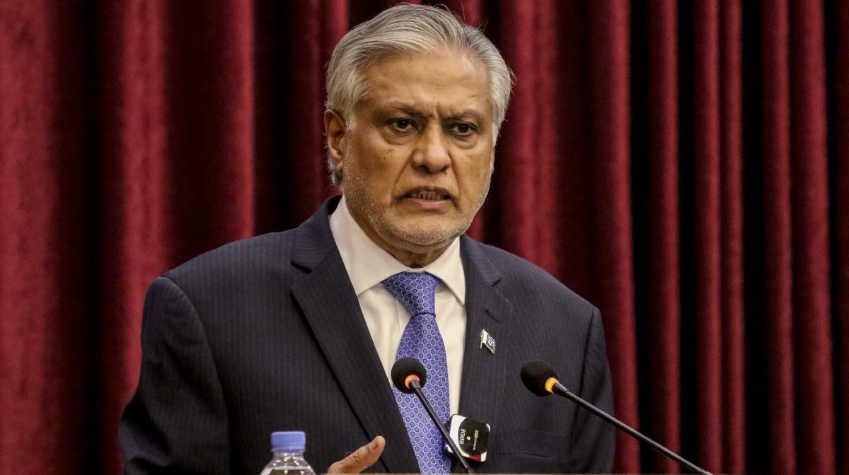 ishaq-dar-pak-deputy-pm-2504