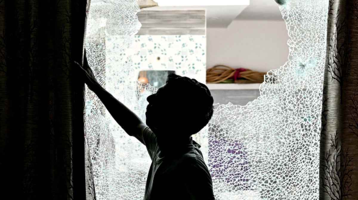 പാക്കിസ്ഥാന്റെ ഷെല്ലിംഗില്‍ തകര്‍ന്ന വീട് (ഫോട്ടോ: മണി ശർമ്മ / എ.എഫ്.പി)