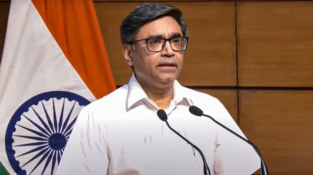 **EDS: THIRD PARTY IMAGE** In this screenshot from @MEAIndia via Youtube on May 7, 2025, Foreign Secretary Vikram Misri addresses the media regarding 'Operation Sindoor', in New Delhi. Indian armed forces carried out missile strikes on terror targets in Pakistan and PoK under 'Operation Sindoor', in retaliation for the Pahalgam terror attack.(@MEAIndia/Youtube via PTI Photo) (PTI05_07_2025_000087B)