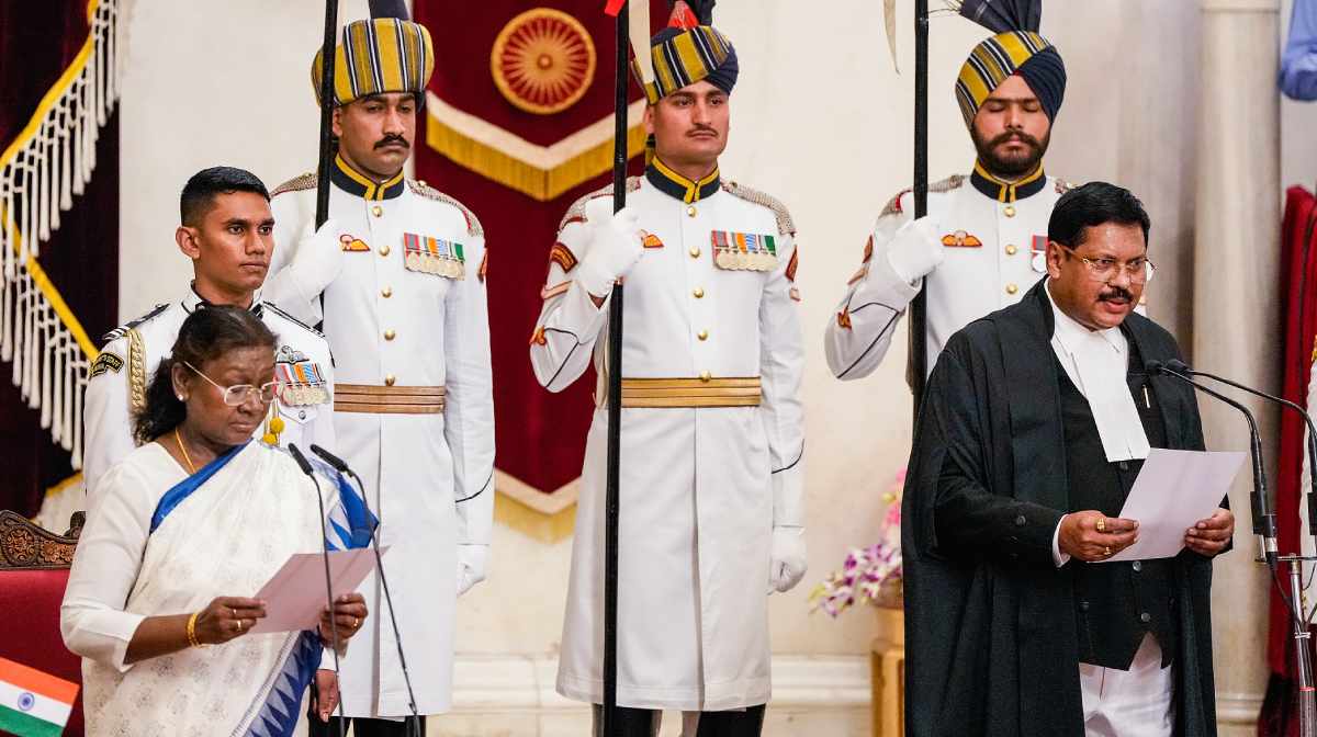 New Delhi: President Droupadi Murmu administers the oath of office to Justice Bhushan Ramkrishna Gavai as the 52nd Chief Justice of India during a ceremony, at Rashtrapati Bhavan in New Delhi, Wednesday, May 14, 2025. (PTI Photo/Ravi Choudhary) (PTI05_14_2025_000038B)