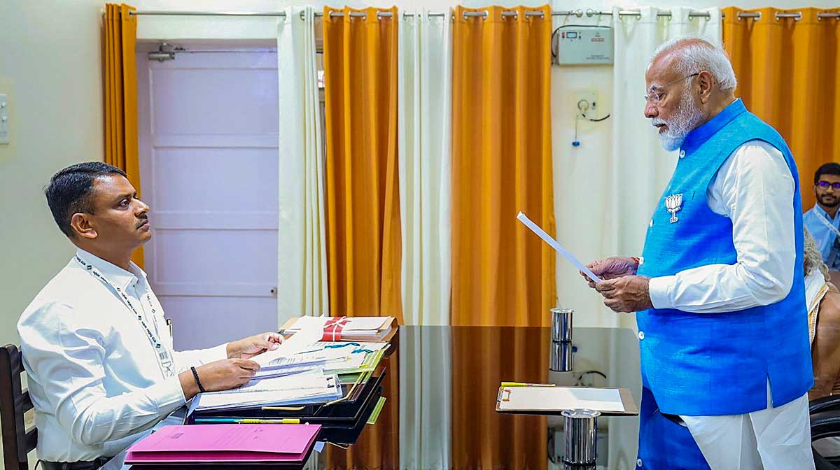 പ്രധാനമന്ത്രി നരേന്ദ്രമോദി വാരാണസിയില്‍ നാമനിര്‍ദേശ പത്രിക സമര്‍പ്പിക്കുന്നു