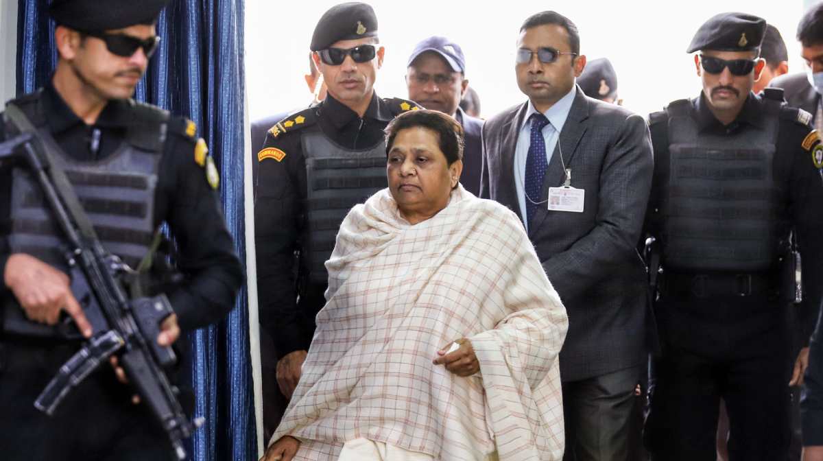 mayawati-arrives-for-a-meeting-with-senior-officials