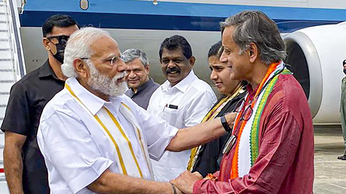 shashi-tharoor-praises-modi-diplomacy