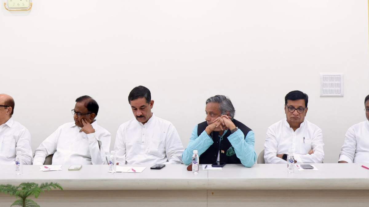 congress-warning-to-shashi-tharoor-over-india-pak-comment