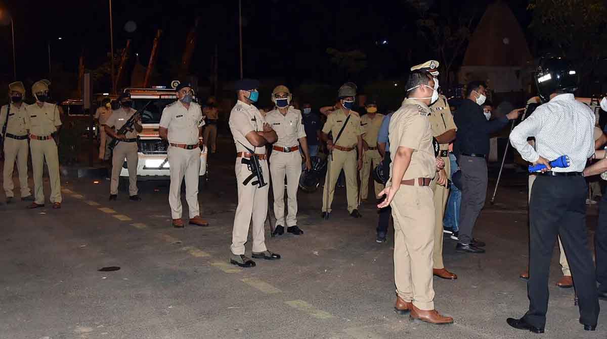 സംഭവ സ്ഥലത്തെത്തിയ പൊലീസ് (ANI)