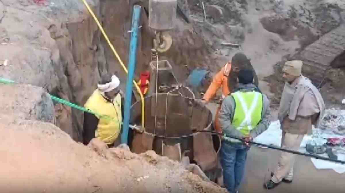Operation to rescue the three-and-a-half-year-old girl who fell into a borewell in Kiratpura village on December 23 is underway