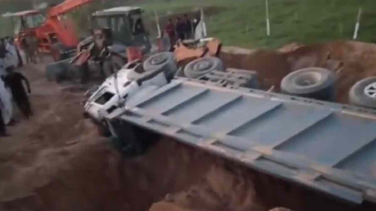 truck-accident-gujarat