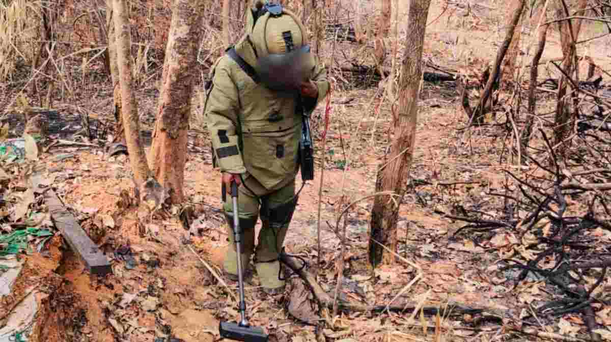 Manipur, May 05 (ANI):Army and Assam Rifles formation under the Spear Corps, in coordination with Manipur Police, CRPF, BSF, and ITBP, launch intelligence-based operations in the hill and valley districts of Kakching, Tengnoupal, Bishnupur and  Kangpokpi between 27th April-4th May, in Manipur. (ANI Photo)


l