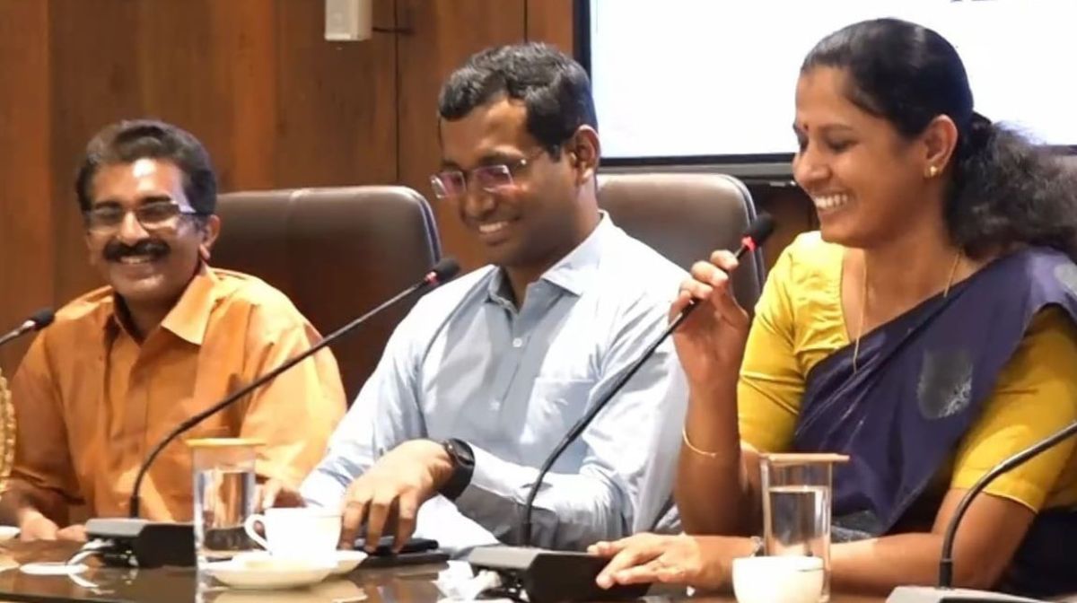 ഹോമിയോയെയും ആയുര്‍വേദത്തെയും തഴഞ്ഞതെന്തിന്? സര്‍ക്കാരിനെതിരെ ഡോ. ബിജു പൊതുജനാരോഗ്യ നിയമത്തിൽ കാലാനുസൃത മാറ്റങ്ങള്‍ വരുത്തി വ്യവസ്ഥ രൂപീകരിക്കാനായി രൂപീകരിച്ച ആരോഗ്യ വകുപ്പിന്‍റെ പ്രത്യേക സമിതിയില്‍ നിന്ന് ഹോമിയോ, ആയുര്‍വേദം എന്നിവയെ തഴഞ്ഞതിനെതിരെ - 1