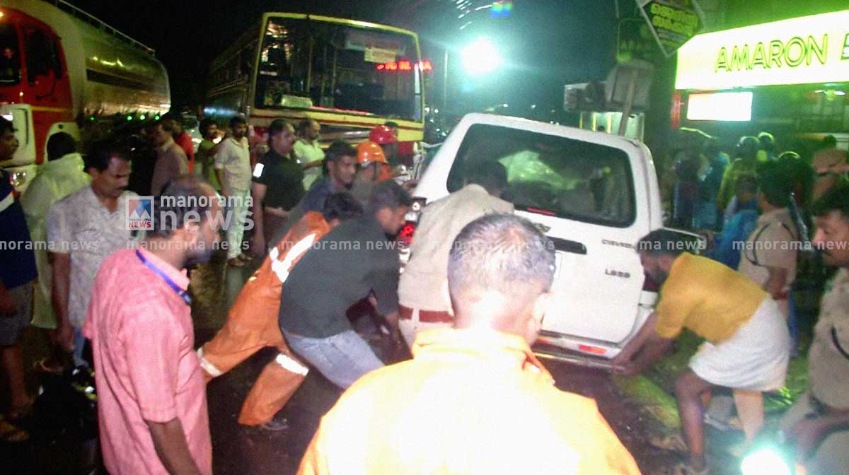 car-and-ksrtc-bus-accident-